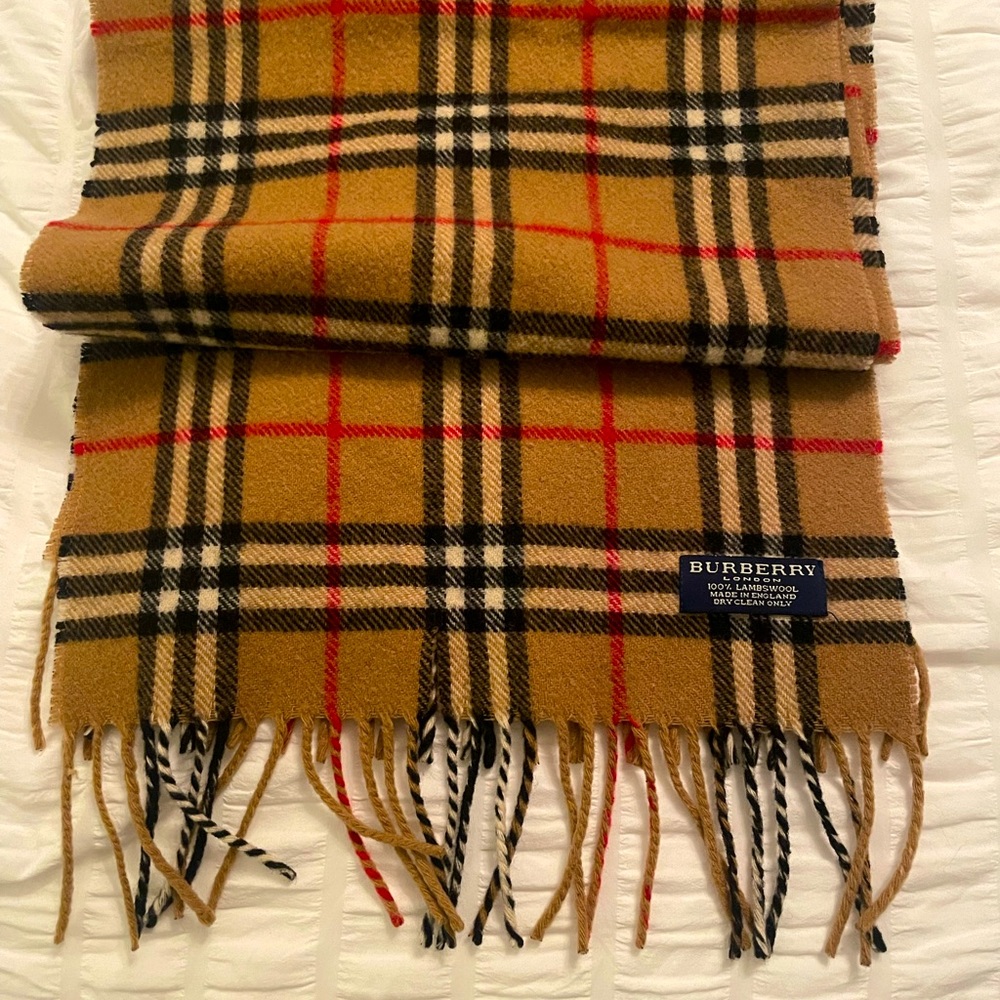 Burberry 100pct lambswool unisex scarf. Perfect condition, rarely worn.